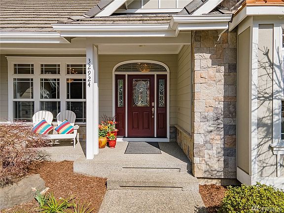 Guests always feel welcome with a warm and inviting entrance. You might just feel like a guest in your own home.