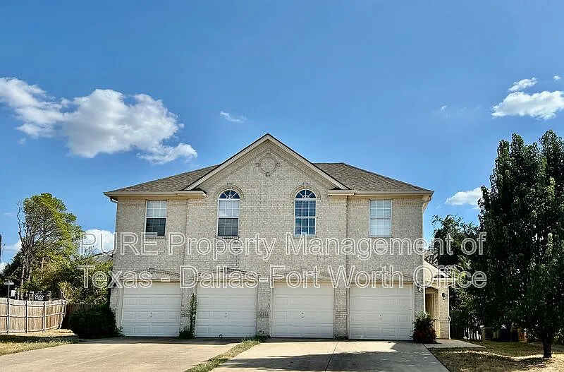 3 bed, 2.5 bath, 1392 sqft, $1,850 — Photo 1