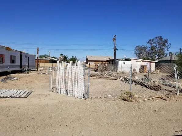52 E 3rd St, Niland, CA 92257