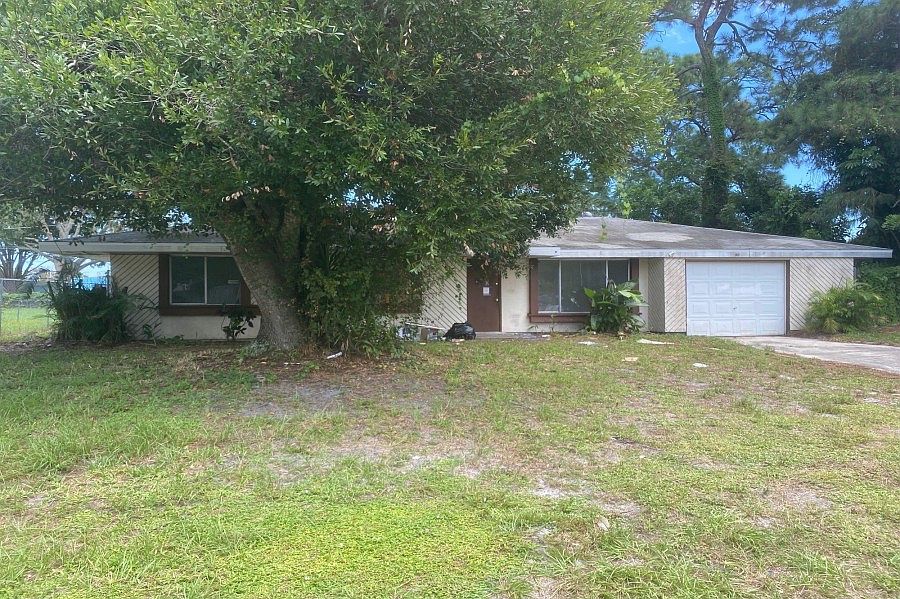1st image of 197 SE Floresta Dr
