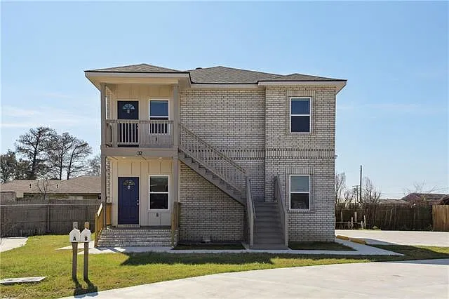 3 bed, 2.0 bath, 1085 sqft, $1,750 — Photo 1