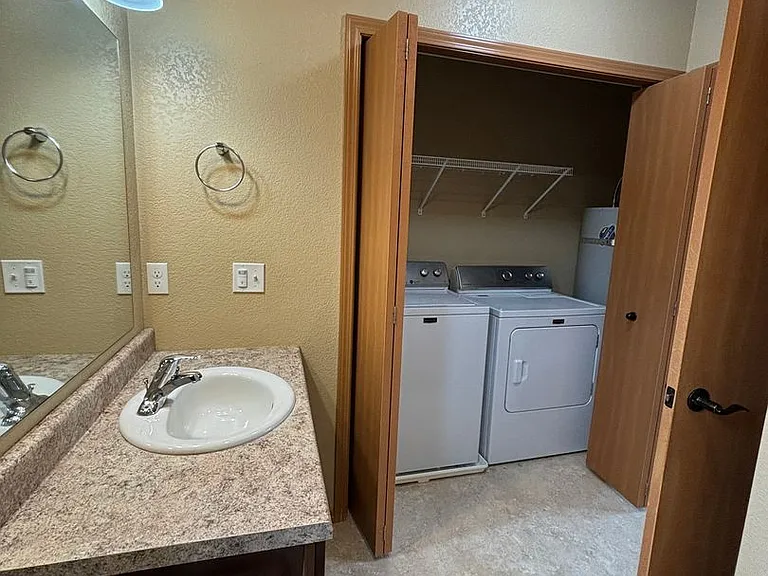 1647 Shindig Dr — Photo 11