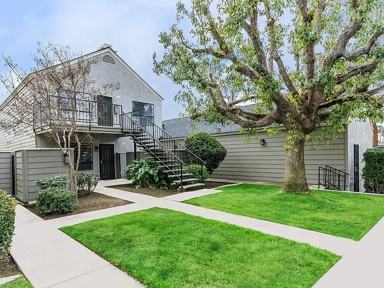 Laurelwood West Villas — Photo 7