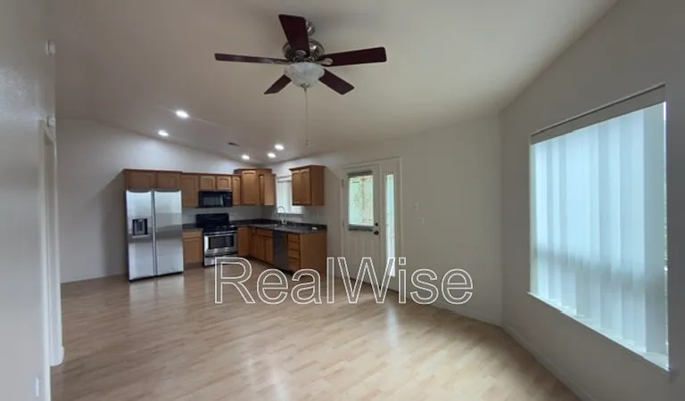 1384 NE Ridge Ave — Photo 10