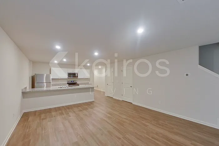 3 bed, 2.5 bath, 1648 sqft, $1,675 — Photo 4