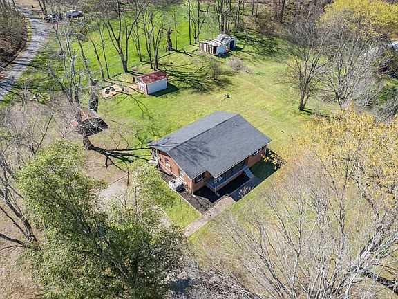 3rd image of 755 Briar Pond Rd