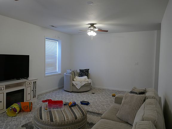 4th image of 115 W Market St #A