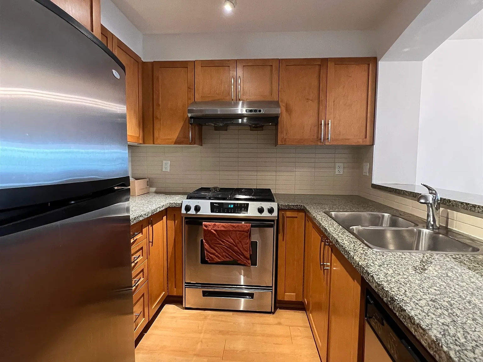 2 bed, 834 sqft, $3,500 — Photo 3