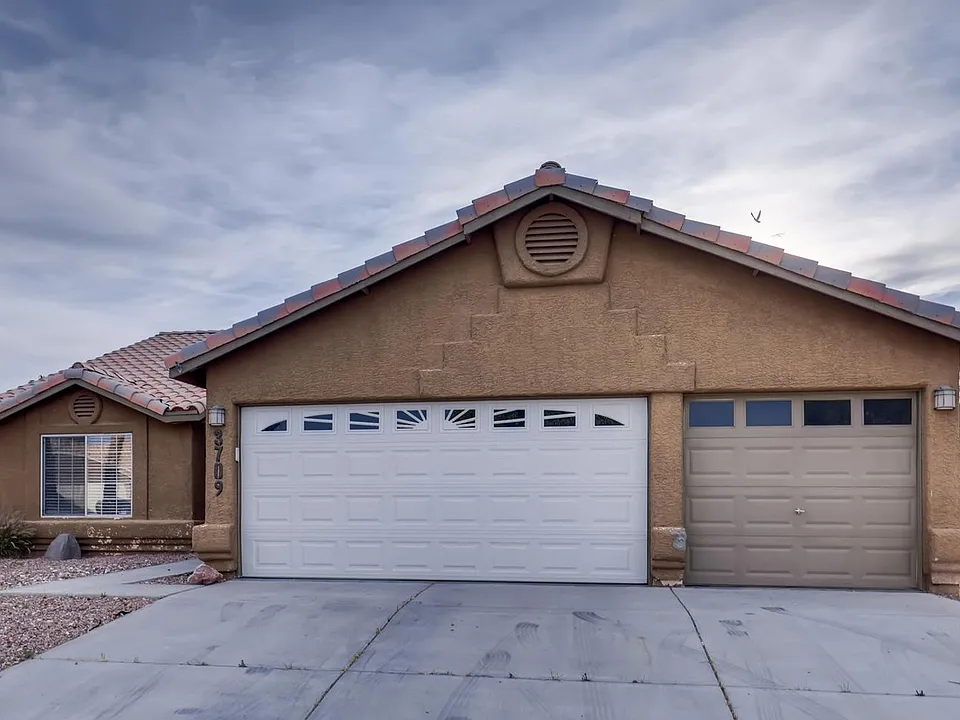 3709 Rock Glen Ln