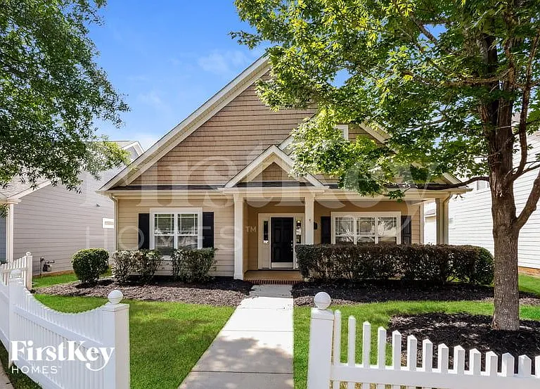 1005 Phar Lap Dr — Photo 1