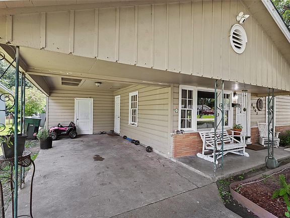 2nd image of 4965 Park St