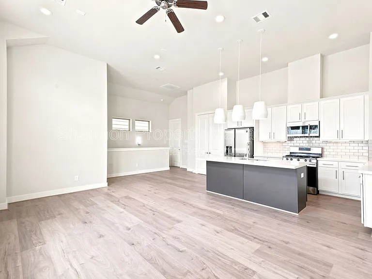 2974 Alice St — Photo 9