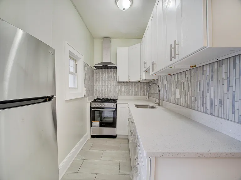 57-59 Poe Ave #3 — Photo 4
