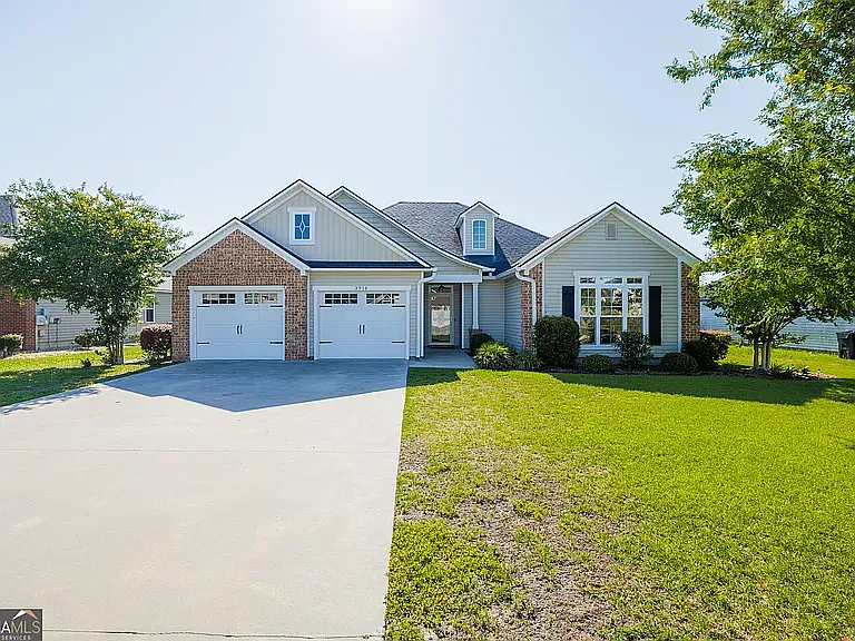 4 bed, 2267 sqft, $2,300 — Photo 1