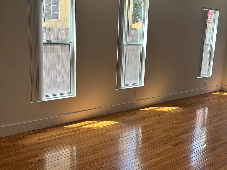 2516 London St #2516 — Photo 7