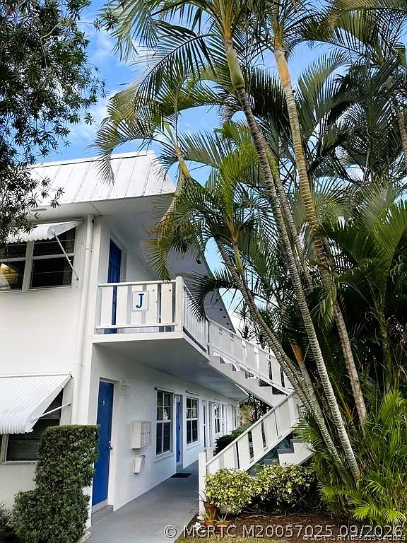 1 bed, 1.5 bath, 696 sqft, $1,500 — Photo 2