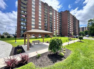 1465 Baseline Rd S #1205, Ottawa, ON K2C 3L9