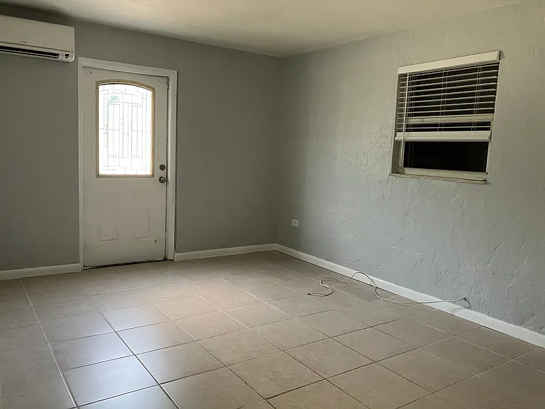 350 E Sandy Cir — Photo 10