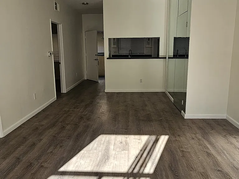 125.5 N Doheny Dr #304 — Photo 3