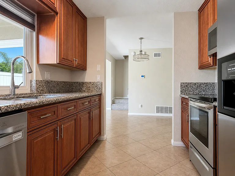 1354 Evergreen Dr — Photo 5