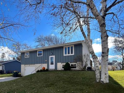 2219 Wellington Dr, West Bend, WI, 53090