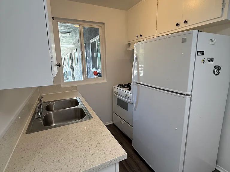2435 E Fairmount St #5 — Photo 2