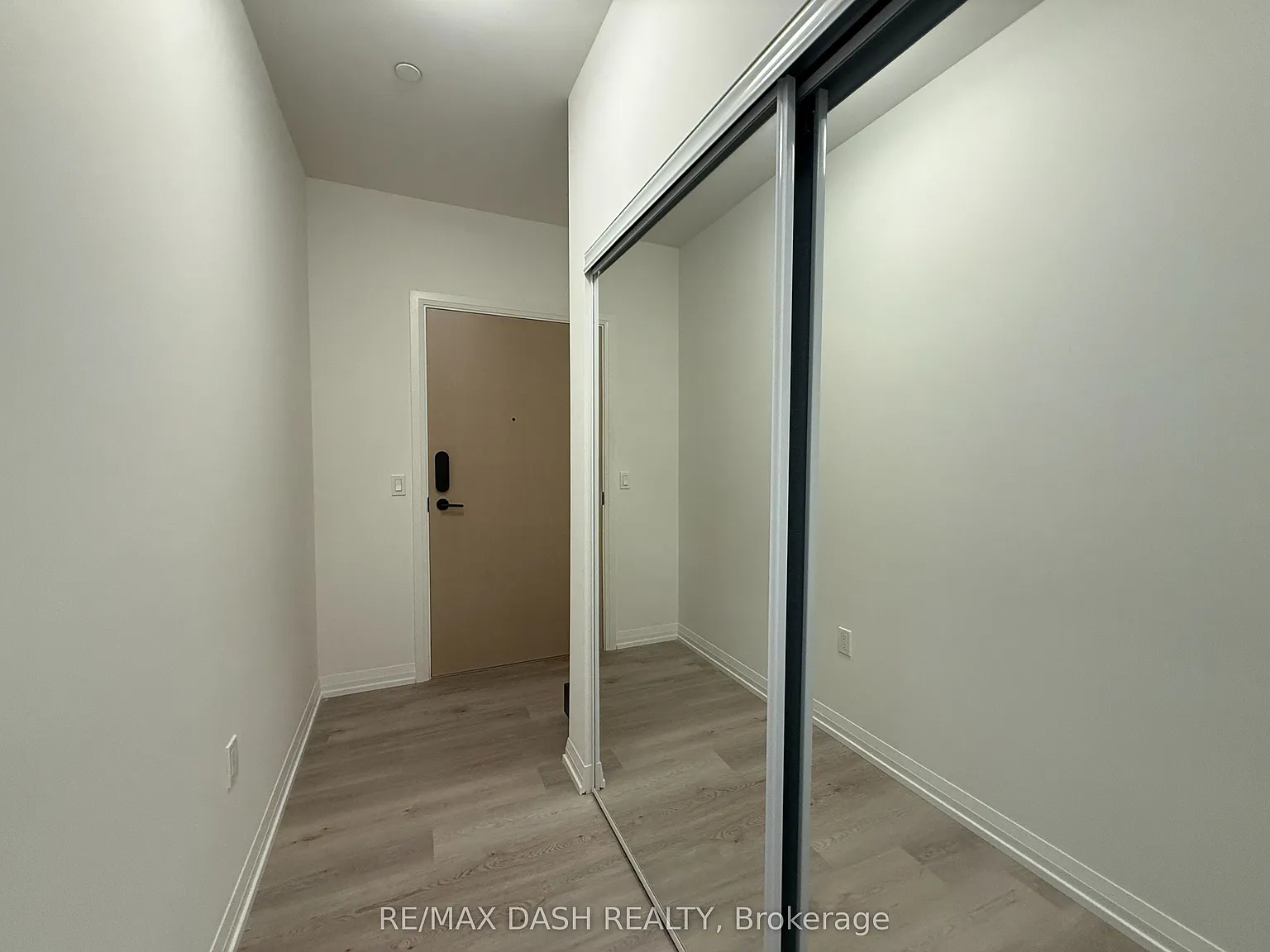 Studio, $2,040 — Photo 2