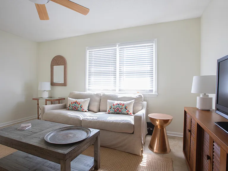637 Baytree Ct — Photo 5