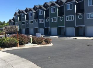 988 W 8th Pl, The Dalles, OR