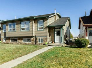 7017 W Deer St, Lacombe, AB T4L 1Y9