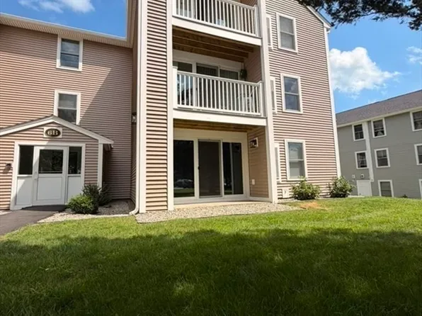 6 Marc Dr APT 6B8, Plymouth, MA 02360