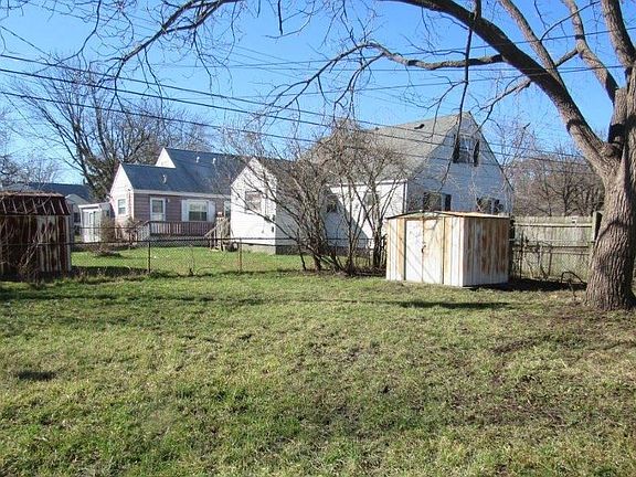 2nd image of 3461 Oaklawn St