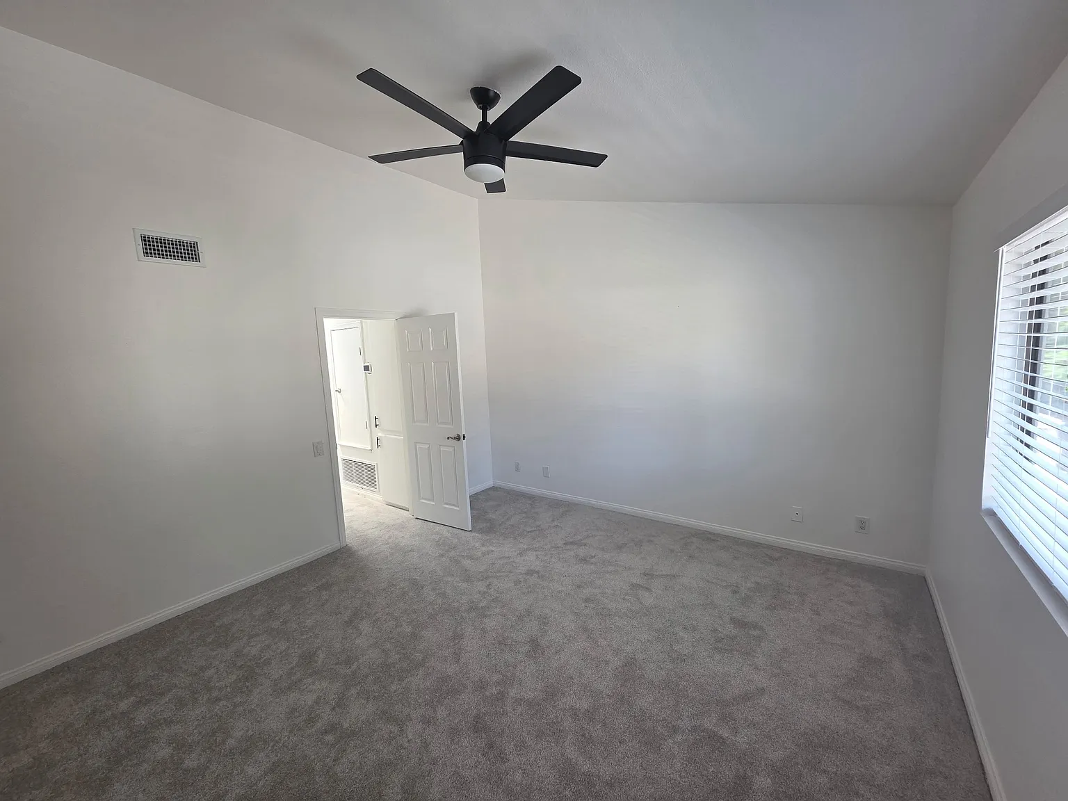 2 bed, 1165 sqft, $1,650 — Photo 3