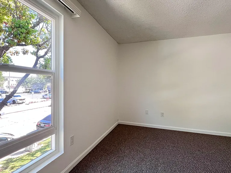 Orange Plaza Villa Apartments — Photo 21