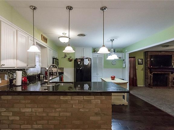 3rd image of 1408 Mockingbird Ln