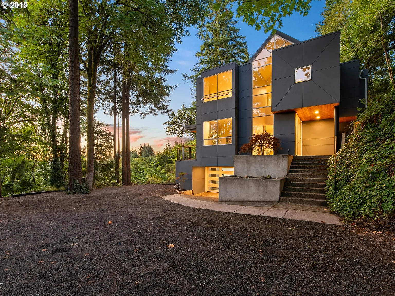 1804 SW Mount Hood Ln photo 1