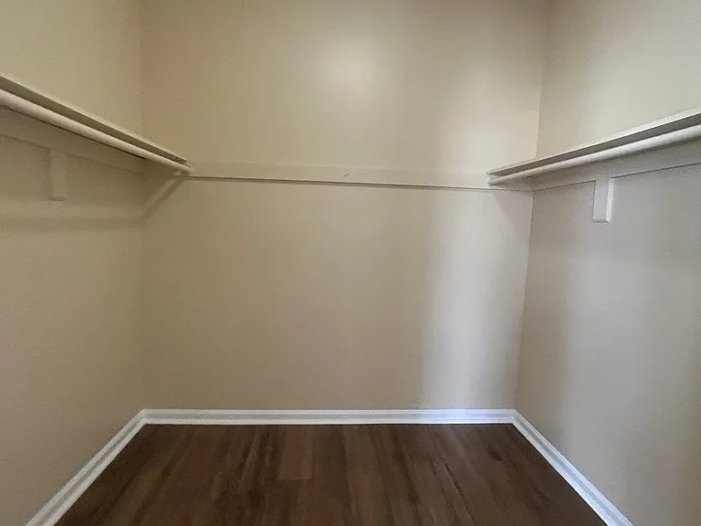 138 Hallock Ave #R2 — Photo 2