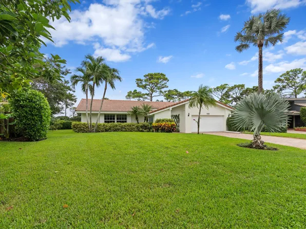 925 Foxpointe Circle, Delray Beach, FL 33445