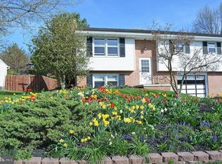 340 Edgehill Dr, Akron, PA 17501