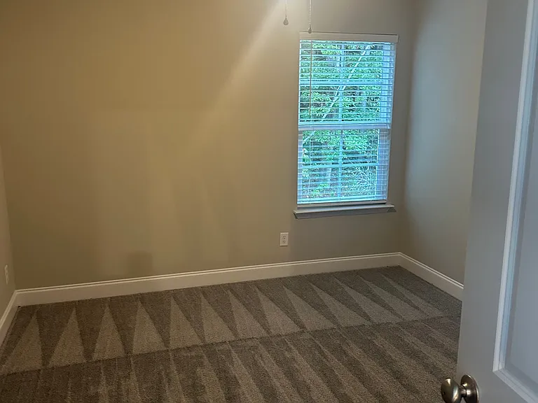 528 Bellingham Dr NE — Photo 11