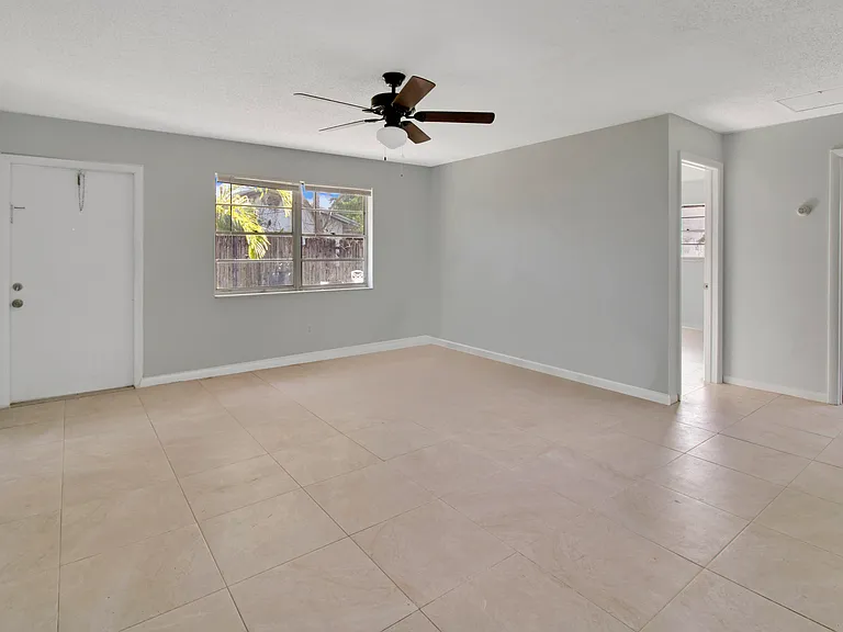 3040 Martin Ave — Photo 7