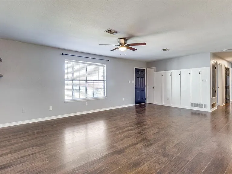 311 W Fern St — Photo 2