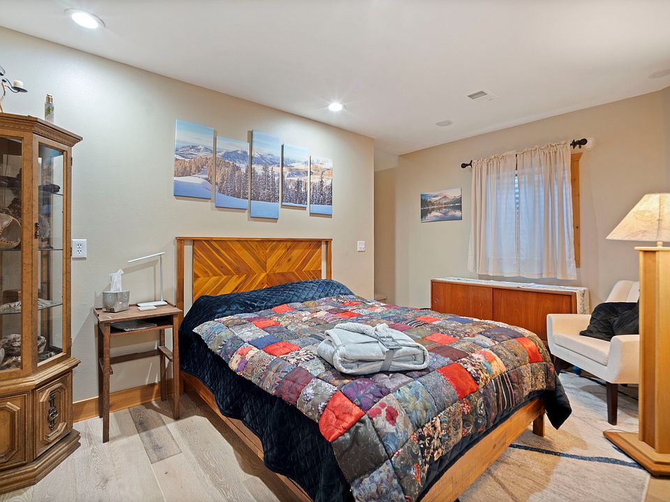 Bedroom with queen bed and private entrance. Large walk in Closet.