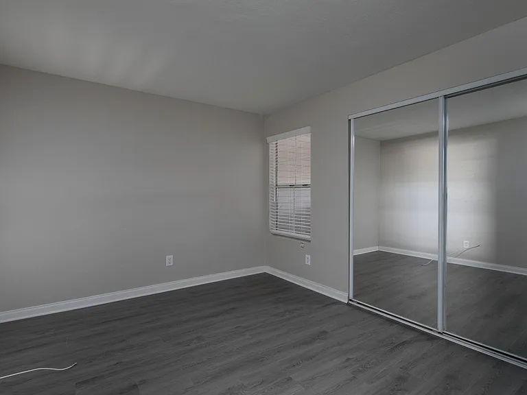 Willow Creek Apartments — Photo 7