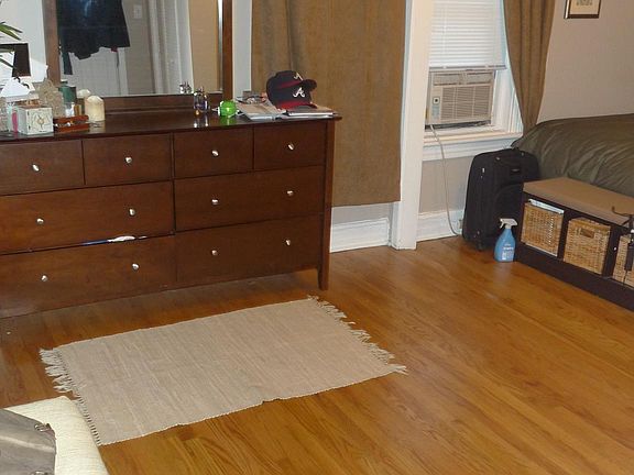 3rd image of 1210 W Oakdale Ave #2