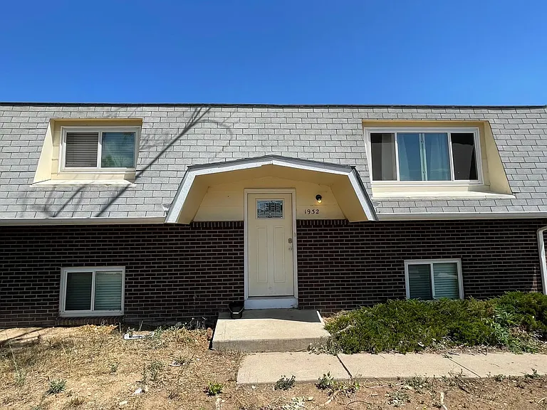 1932 W Plum St — Photo 9
