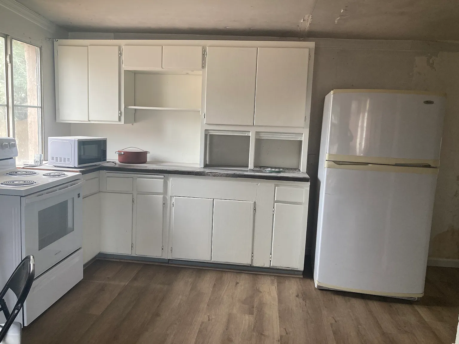 2 bed, 594 sqft, $1,000 — Photo 1