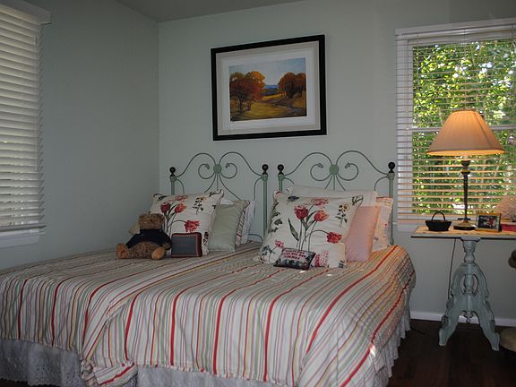 5th image of 23 Newberry Ln