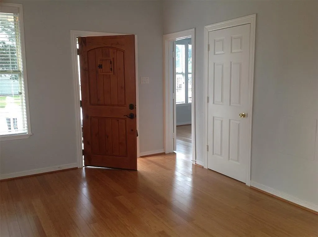2 bed, 2.0 bath, 1880 sqft, $1,650 — Photo 2
