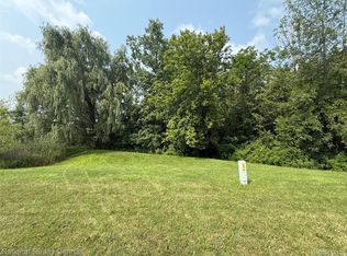 10421 Valley Creek Dr, Goodrich, MI 48438